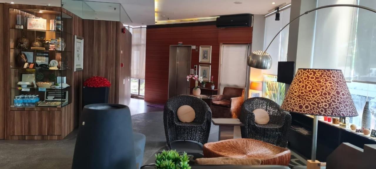 Extreme Boutique Hotel Клуанг Экстерьер фото