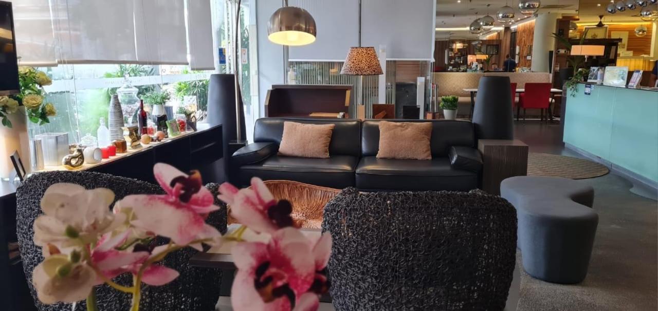 Extreme Boutique Hotel Клуанг Экстерьер фото