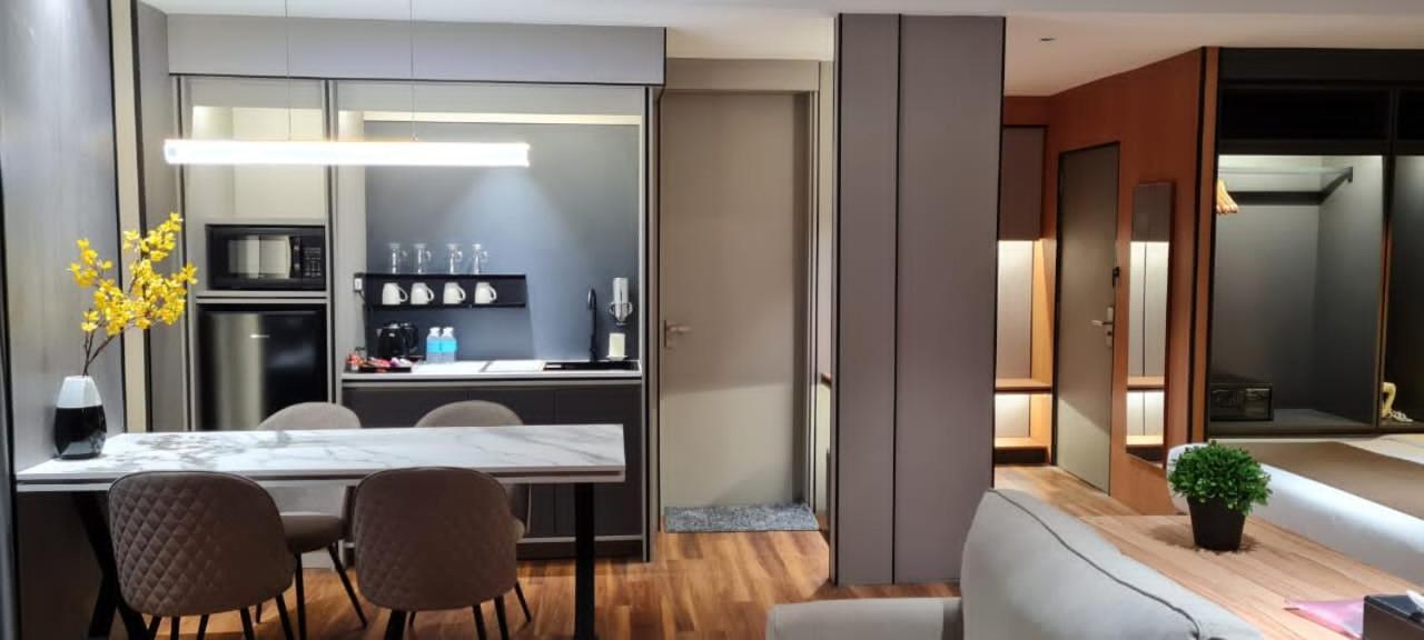 Extreme Boutique Hotel Клуанг Экстерьер фото